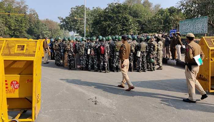 दिल्लीत पाकिस्तानी दहशतवाद्याला अटक, AK47 जप्त