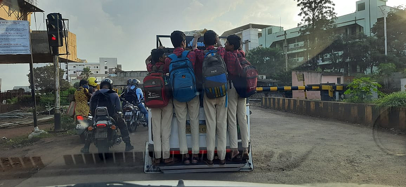 विद्यार्थ्यांची परवड