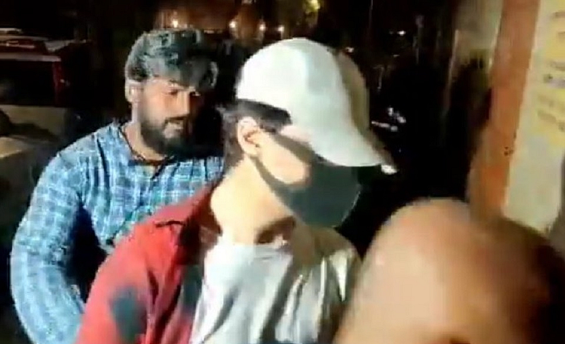 Mumbai drug case : NCBच्या कारवाईनंतर शाहरुखचा मुलगा चर्चेत