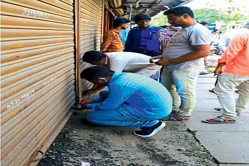 आयुक्तांच्या आदेशानंतर लातुरात ३४ दुकाने सील