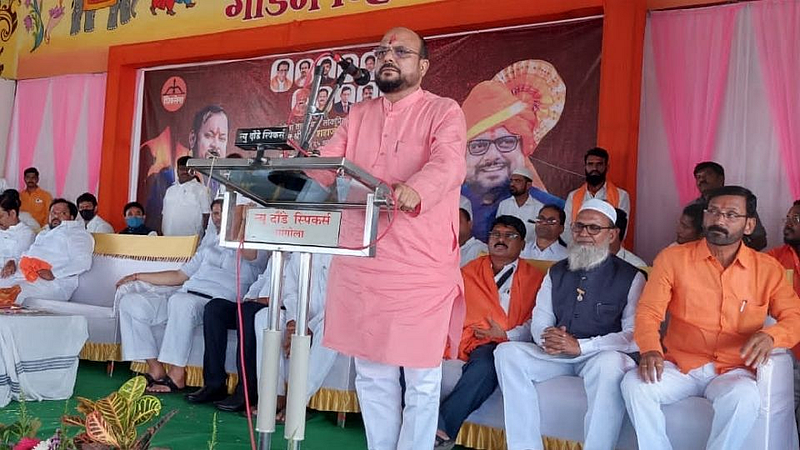 'राजकारणात कोणाला पाणी पाजायचे असेल तर आपल्याकडे पाणी असावे लागते!'