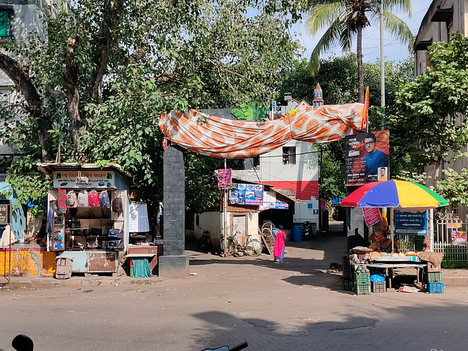 भाजीमार्केटच्या नवीन कमानीच्या उदघाटनास मुहूर्त मिळेना