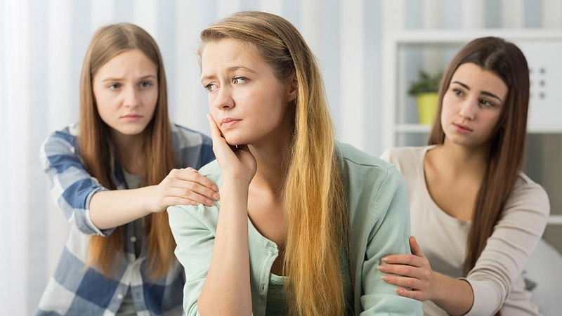 मित्र- मैत्रिणींसोबत भांडण झालंय, गैरसमज कसा दूर कराल?