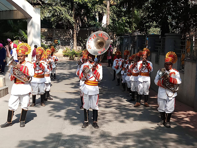 पुणे : बॅन्ड वादकांवर उपासमारीची वेळ