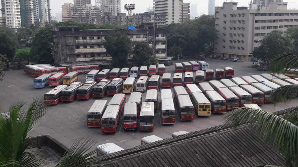 लखीमपूर खेरी येथे मंत्रीपुत्राने शेतकऱ्यांना गाडीखाली चिरडण्याचा प्रयत्न केला होता. त्या विरोधात आज महाराष्ट्र बंद पुकारण्यात आला आहे.