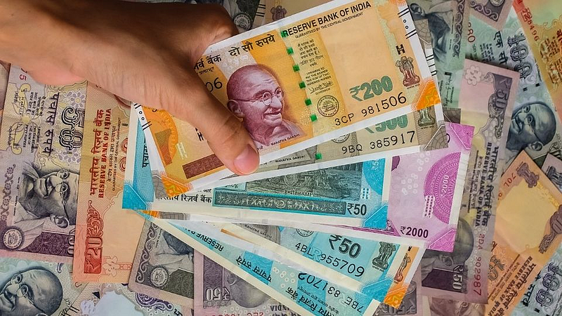 मोदीजी, नोटांवरुन गांधींना हटवा; काँग्रेस आमदाराची मागणी चर्चेत