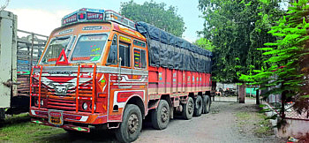 यावल: काळ्या बाजारात जाणारा तांदळाचा ट्रक जप्त