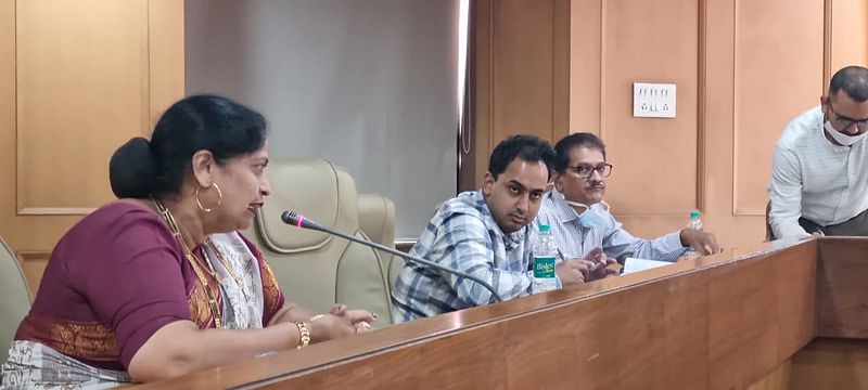 झेडपी सदस्य हाजीर हो....! ; सदस्यांना पुकारण्याची अधिकाऱ्यांवर वेळ