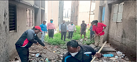 ‘वंचित’च्या दणक्यानंतर स्वच्छता अभियान