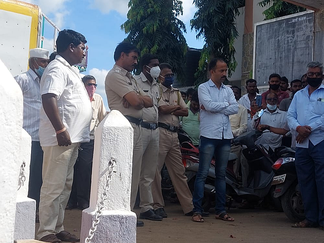 लोणंदमध्ये कांदा दरावरून शेतकरी, व्यापाऱ्यांत हमरीतुमरी