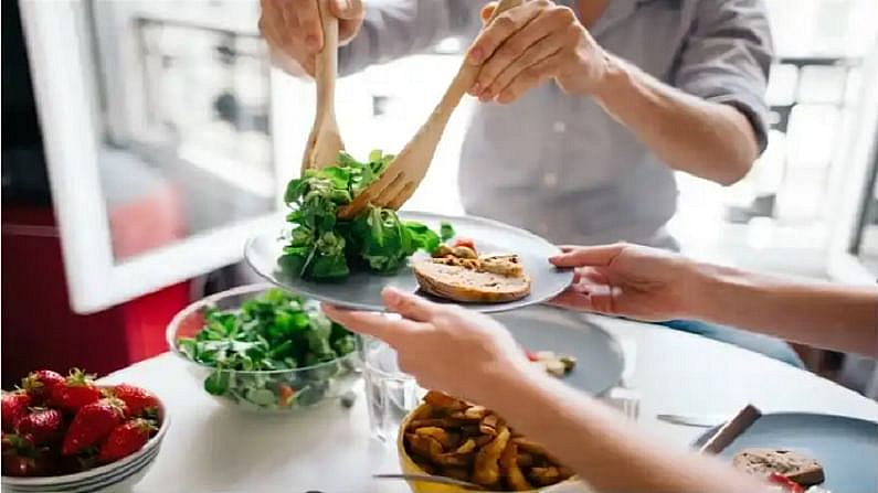 कोरोना काळात फुफ्फुसांची घ्या काळजी, 'हे' ५ पदार्थ खाणे टाळा