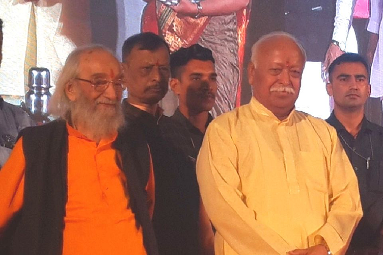 'शतायुषी शिवऋषीला मुकलो, देशभक्तीचा वसा त्यांना संघशाखेतून'