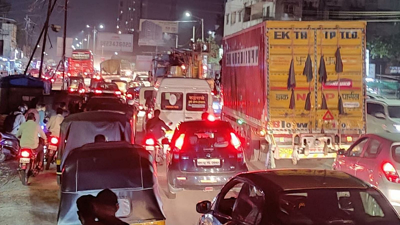 Pune : कात्रज-कोंढवा रस्त्यांवर वाहतूककोंडी नित्याचीच