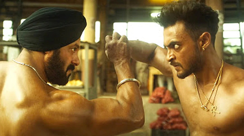 Movie Review; पोरकट, बालिश अन् उथळ हेच 'अंतिम - सत्य'