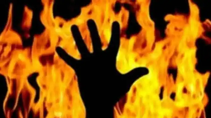 पेटवून घेऊन तरुणाचा आत्महत्येचा प्रयत्न