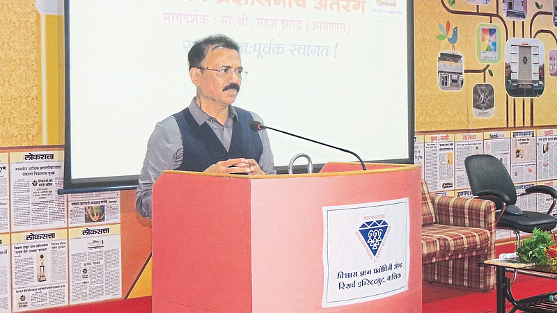 महेश झगडे : ‘प्रशासनाचे अंतरंग’मधून साधला संवाद