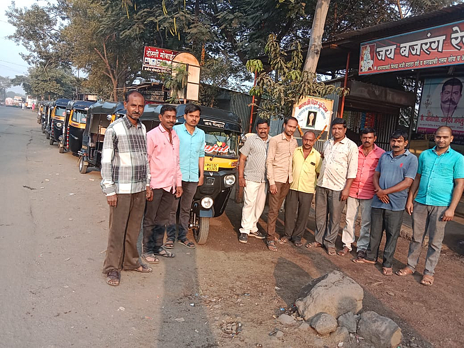 एसटीचे आंदोलन..प्रवासी अभावी रिक्षाचालकांवर उपासमारीची वेळ