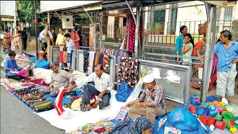 पथारी धारकांच्या मुखातला घास हिरावून काय साध्य केलं?