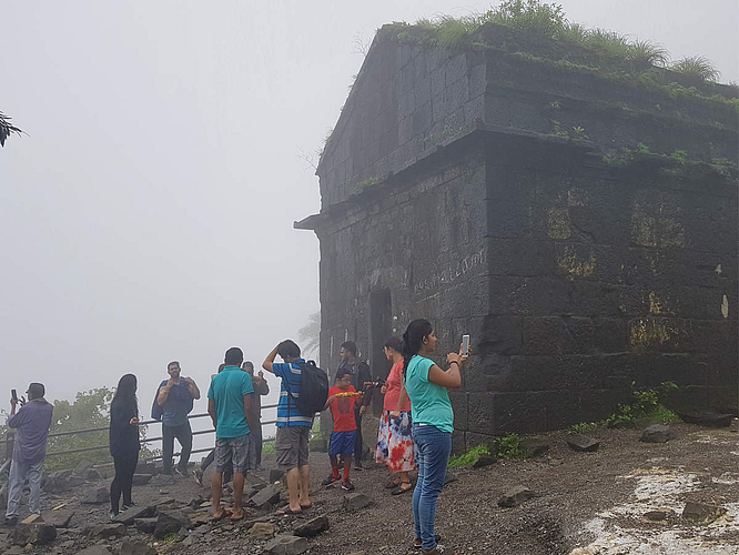 पर्यटन