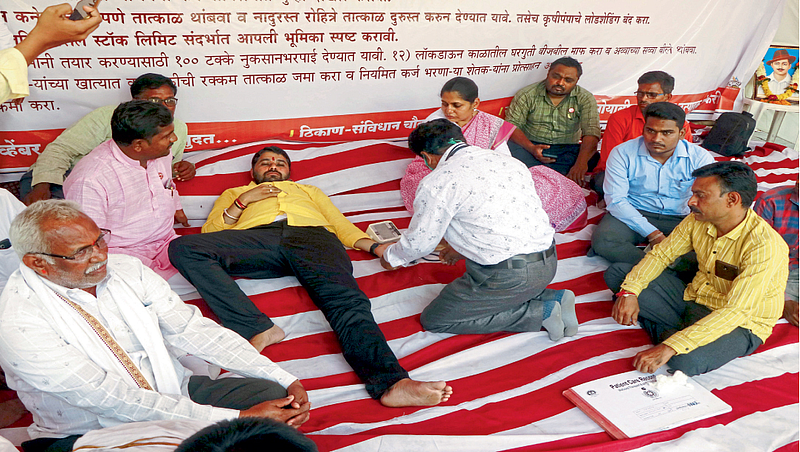 नागपूर : विदर्भातील नेत्यांची लाज वाटते!