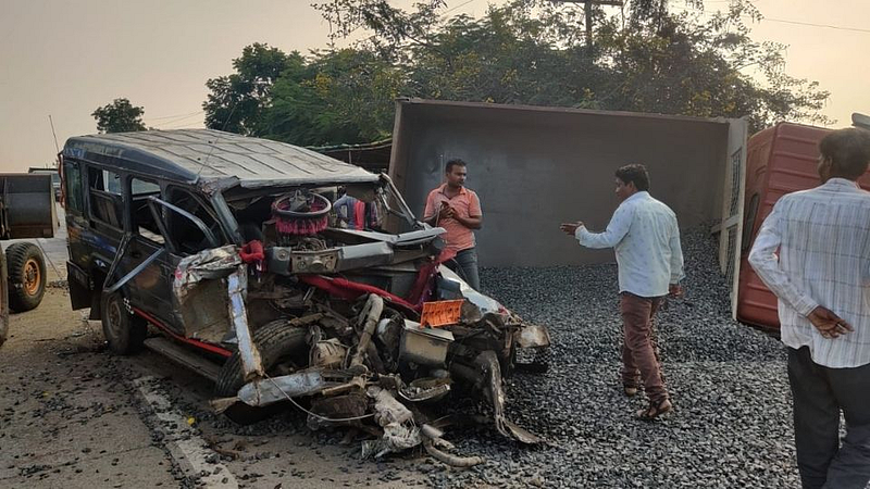 बुलढाणा : भरधाव टिप्परची क्रुझरला धडक; एक जागीच ठार
