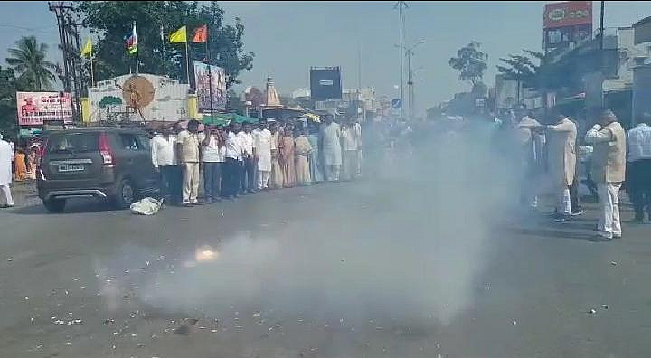 जनआंदोलनापुढे केंद्र सरकार झुकले