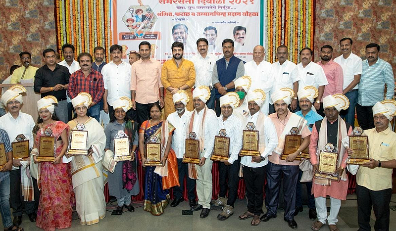 वंचितांसाठी व समरसतेसाठी काम करणारांचा स्मृतिचिन्ह देवून सन्मान करण्यात आला