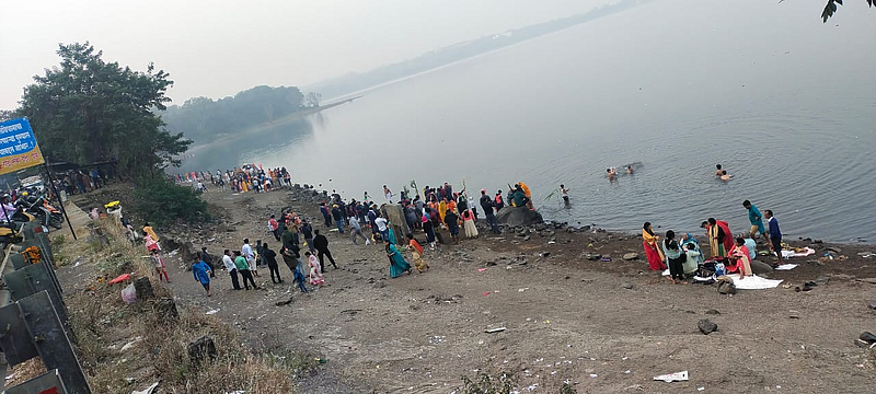 गणपतीमुळे दूषित होणारे धरणाचे पाणी छटपुजेमुळे दुषित होत नाही का?