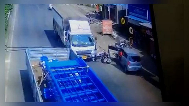 Pimpri News : टेम्पोखाली सापडून तरुणाचा मृत्यू