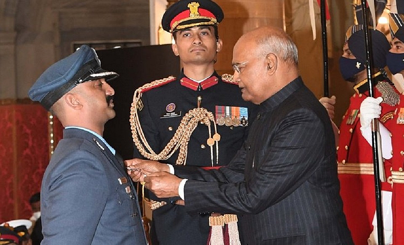 अभिनंदन यांना वीरचक्र; पाकिस्तानला झोंबल्या मिरच्या