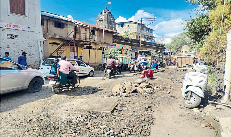 नाशिक : रखडलेल्या कामांमुळे स्थानिकांना मनस्ताप