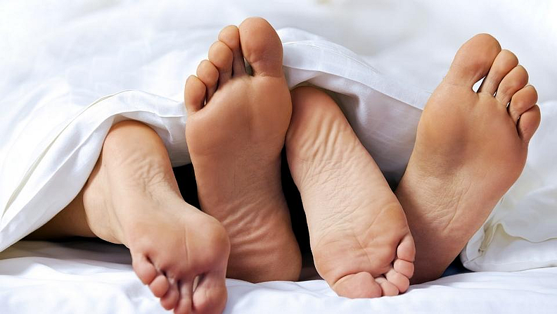 तरुणांच्या तुलनेत, ज्येष्ठांना त्यांच्या पेड पार्टनरसोबत शारीरिक संबंध ठेवताना कमीत कमी खबरदारी घेण्याचा प्रयत्न करतात. डॉ. क्रिस्टीन मिलरॉड आणि पोर्टलँड विद्यापीठातील समाजशास्त्राचे प्राध्यापक मार्टिन मोंटो यांनी हे सर्वेक्षण ६० ते ८४ वयोगटातील २०८ ज्येष्ठांवर केले जे पैशासाठी शारीरिक संबंध ठेवतात.