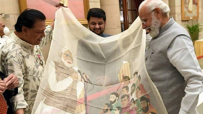 पद्मश्री विजेत्याने पंतप्रधान मोदींना भेट दिली जामदानी 'साडी'