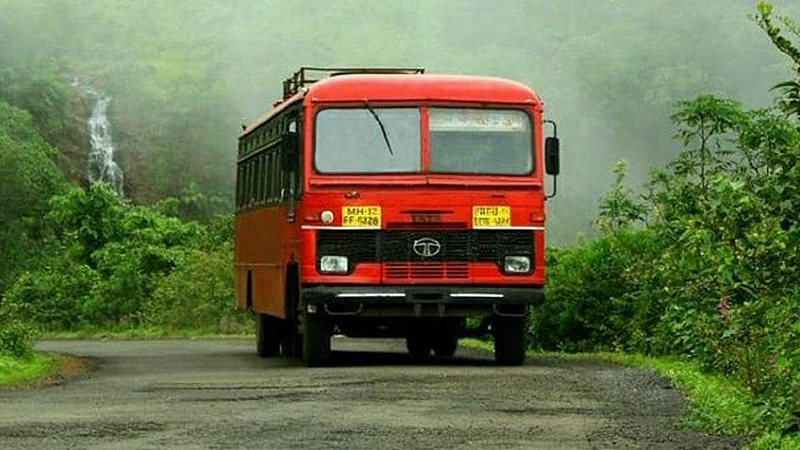 एसटीला आर्थिक गर्तेत लोटू नका, महामंडळाचे कर्मचाऱ्यांना आवाहन