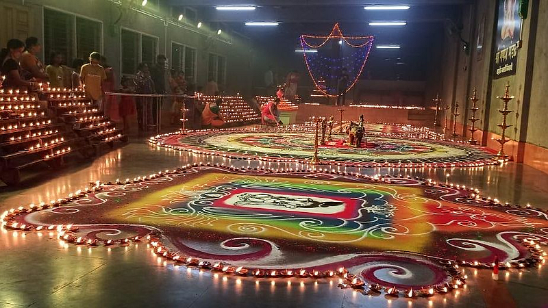 Nipani : दिपोत्सवामुळे उजळून निघाले महादेव मंदिर