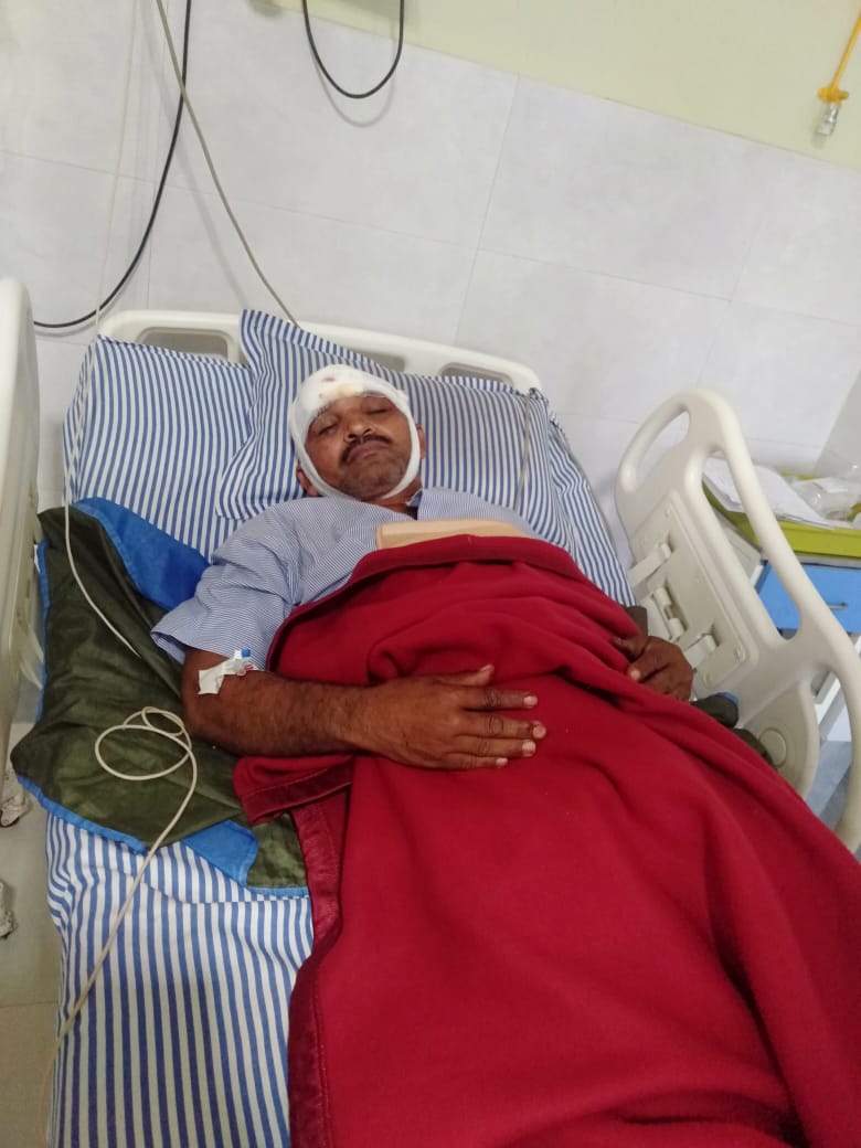 दरोडेखोरांच्या मारहाणीत जखमी झालेले वाल्मिक दगडू सरोदे.
