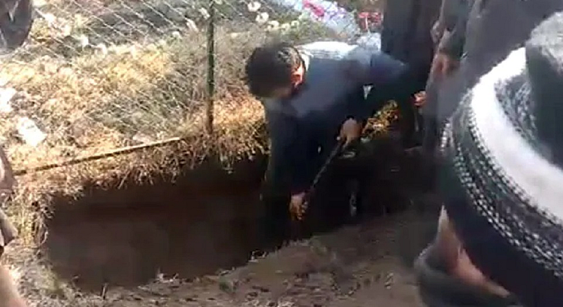 ११ महिन्यांपासून मुलाचा मृतदेह मिळण्यासाठी वाट पाहतोय बाप