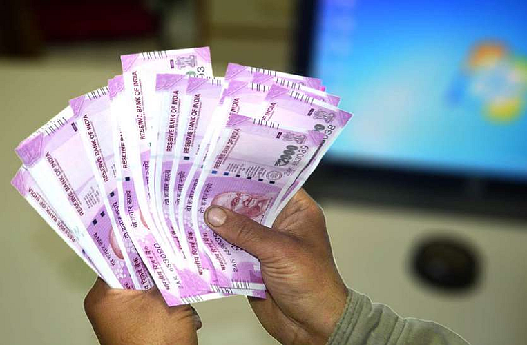 कोट्यवधी रुपये खर्चूनही नागरिकांच्या हाती लोटा!