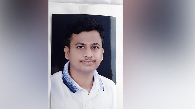 नीट परिक्षेत अभिजीतची बाजी ; दापोलीत कौतुक सोहळा