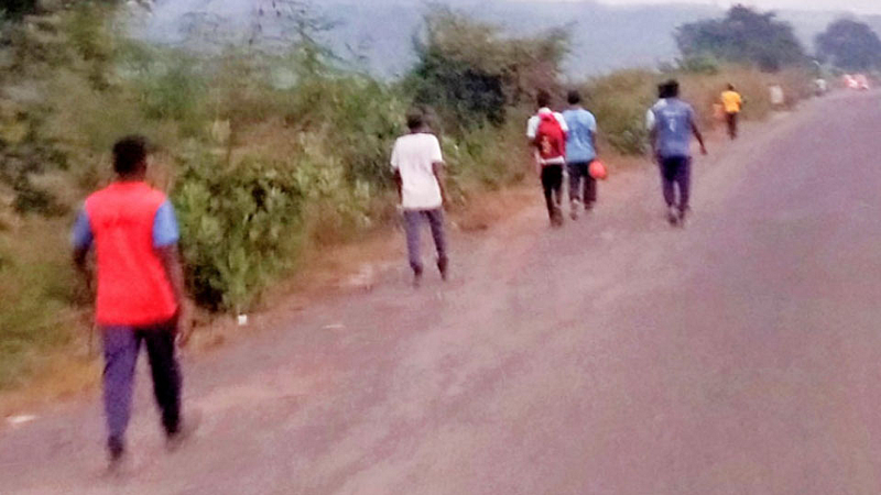 एसटीच्या संपाने गावगाडा थांबला; गैरसोय आणि त्रास, व्यवहार ठप्प