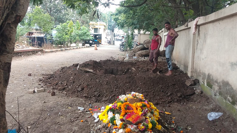 'दफनभूमी'मध्ये अंत्यविधी करण्यासाठी जागाच शिल्लक