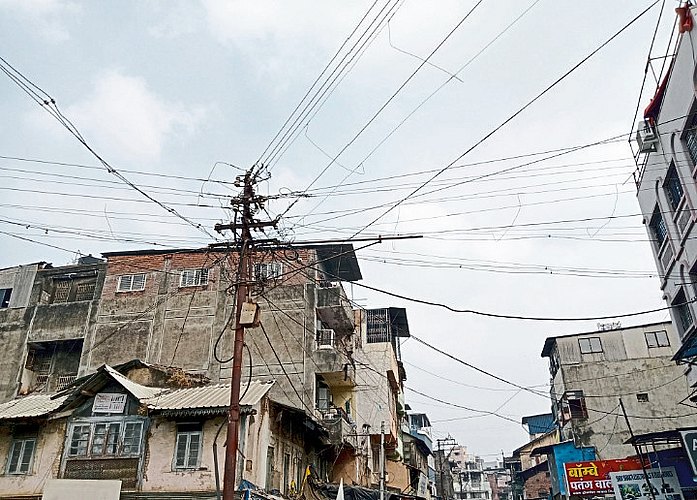 नाशिक : उघड्यावरील उच्च दाबाच्या वीजतारांमुळे अपघाताला निमंत्रण