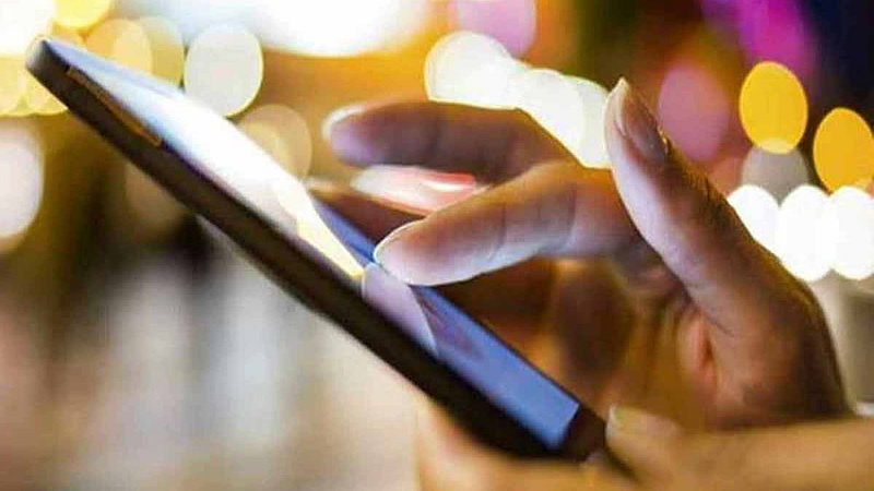 स्मार्टफोनधारक विद्यार्थ्यांच्या संख्येत ८५ टक्क्यांनी वाढ