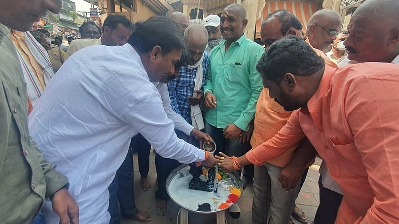 मनसेचा एसटी आंदोलनाला पाठिंबा! विठ्ठलाला घातले साकडे