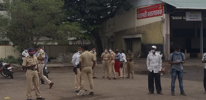 Baramati : खासगी वाहतूकदारांकडून प्रवाशांची लूट; RTOची कारवाई