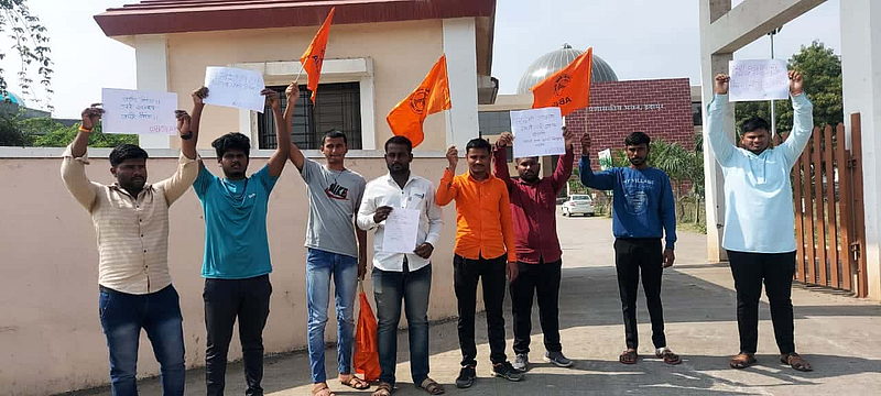 अभाविप इंदापूर शाखेकडून एसटी कर्मचाऱ्यांच्या अन्याया विरुद्ध निदर्शने