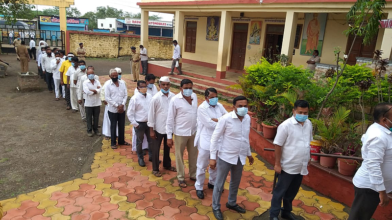 Satara Bank Election : वाई, पाटण, खटावात शांततेत मतदान