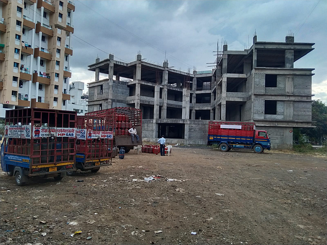 सहा वर्षापासून ई-लर्निंग स्कूलचे काम चालूच