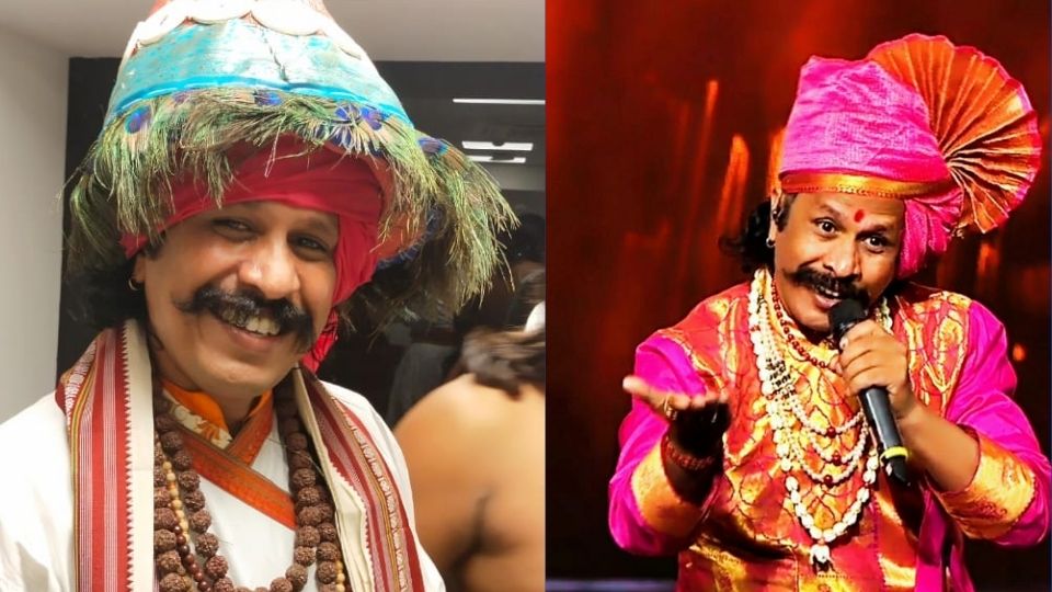 दुबई द वल्ड एकस्पो महोत्सवात शाहिरी सादर करताना सांगलीचे शाहिर देवानंद माळी व सहकारी