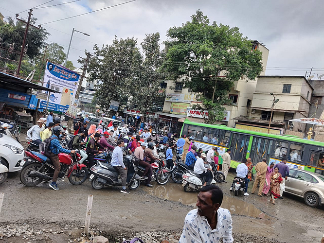 किरकटवाडी फाट्यावरील वाहतूक कोंडी